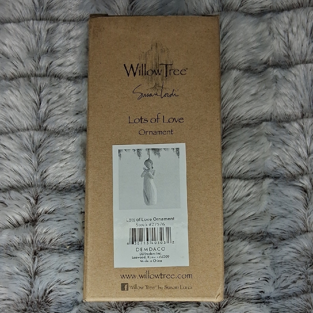 NWT Willow Tree 4.5" Lots of Love Ornament